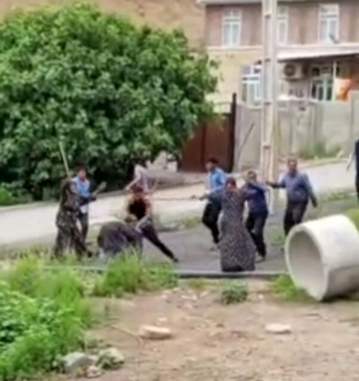 ماجرای کلیپ حمله دسته جمعی به دو زن و مرد سالخورده در هوراند 