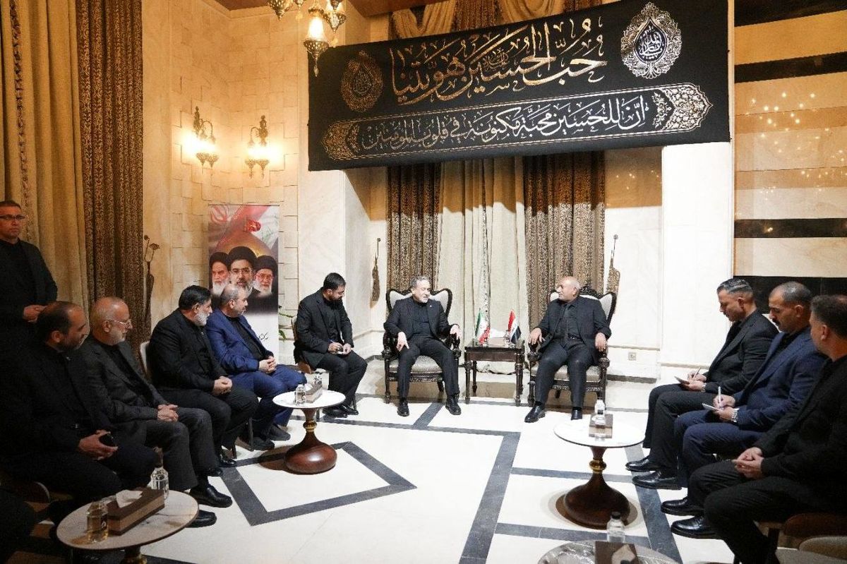 عکسی از دیدار نصیف الخطابی استاندار کربلای معلی با عراقچی