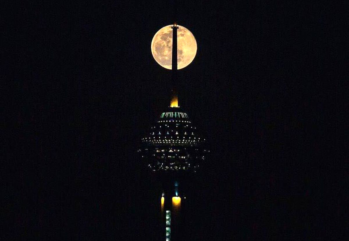 آخرین ماه کامل قرن ۱۴ در تهران + عکس