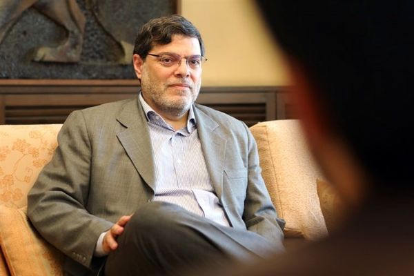 پاسخ مرندی به ادعاهای مجری انگلیسی/ رهبر ایران هیچ‌جایی نخواهند رفت