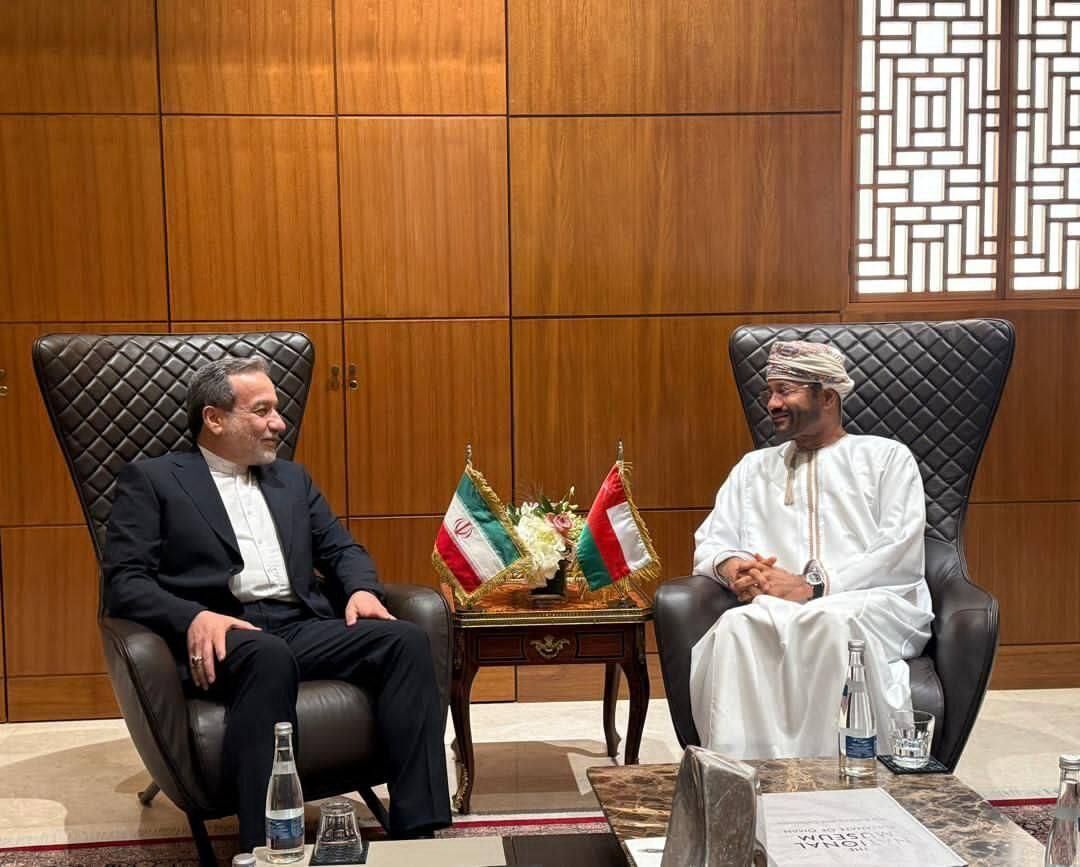 دیدار و گفت‌وگوی عراقچی با همتای عمانی +عکس