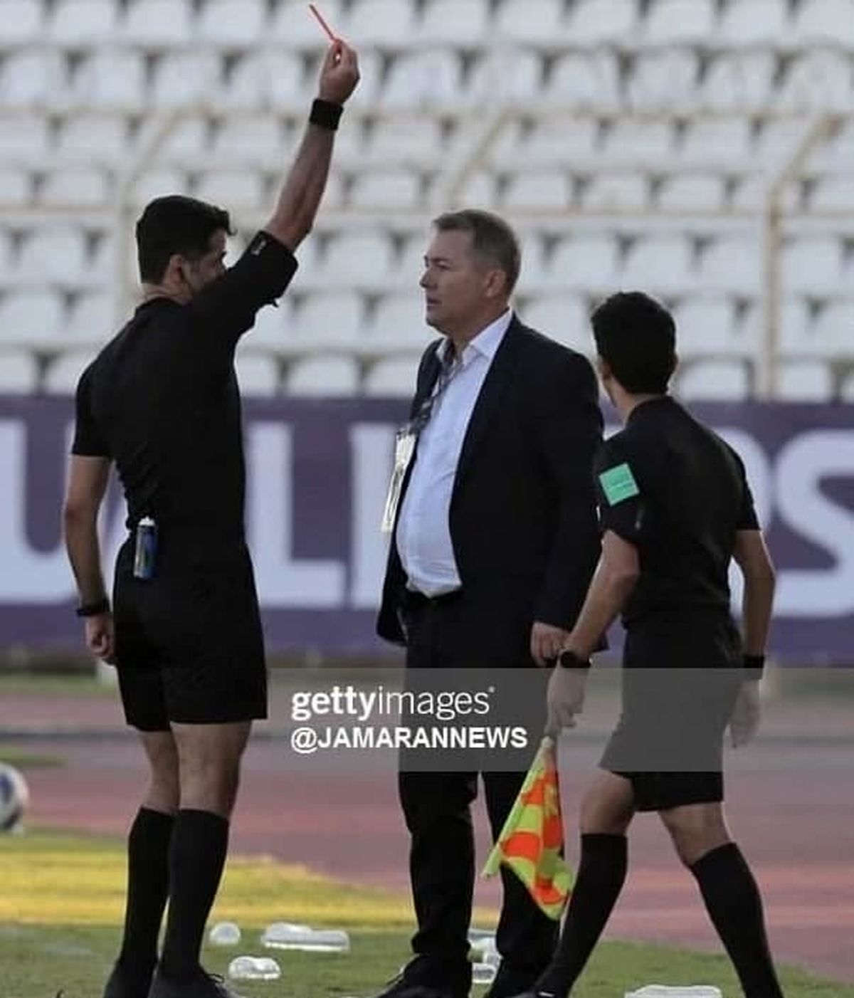 لحظه اخراج دراگان اسکوچیچ مقابل لبنان +عکس