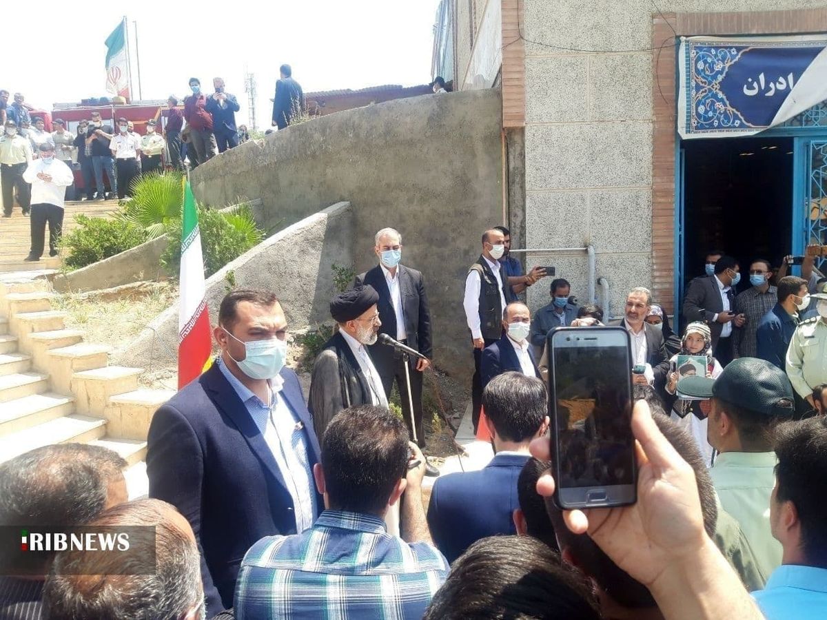  حضور رئیسی در جمع مردم شهر قدس +عکس