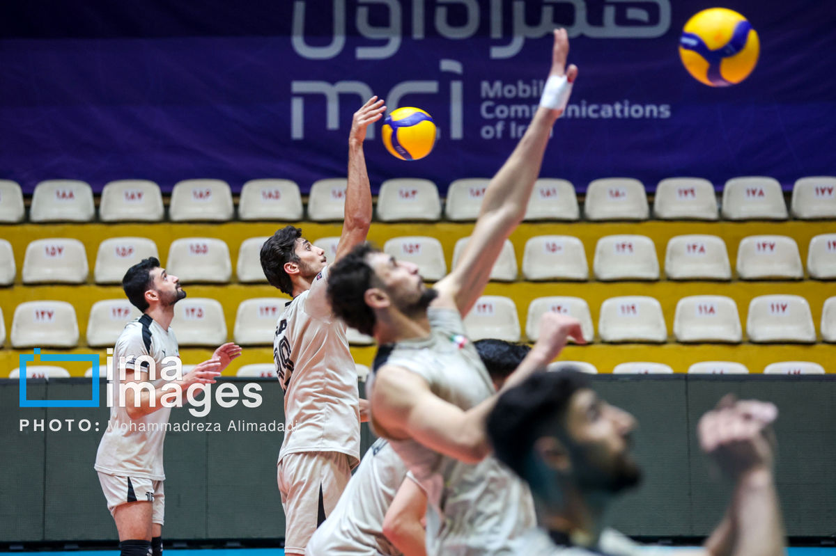 سلام نظامی تیم والیبال زیر ۱۶ سال ایران در جریان برگزاری مسابقات آسیای مرکزی 