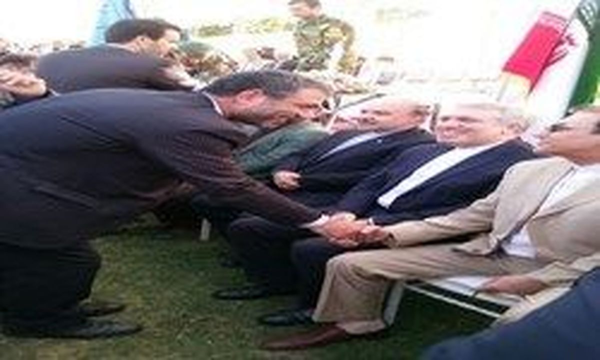 خطر از بیخ گوش وزیر گذشت! +عکس