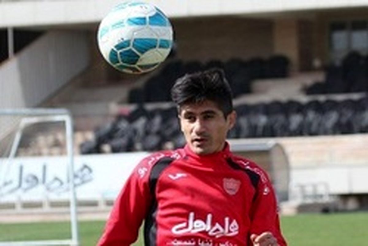 مدافع سابق پرسپولیس استقلالی می‌شود