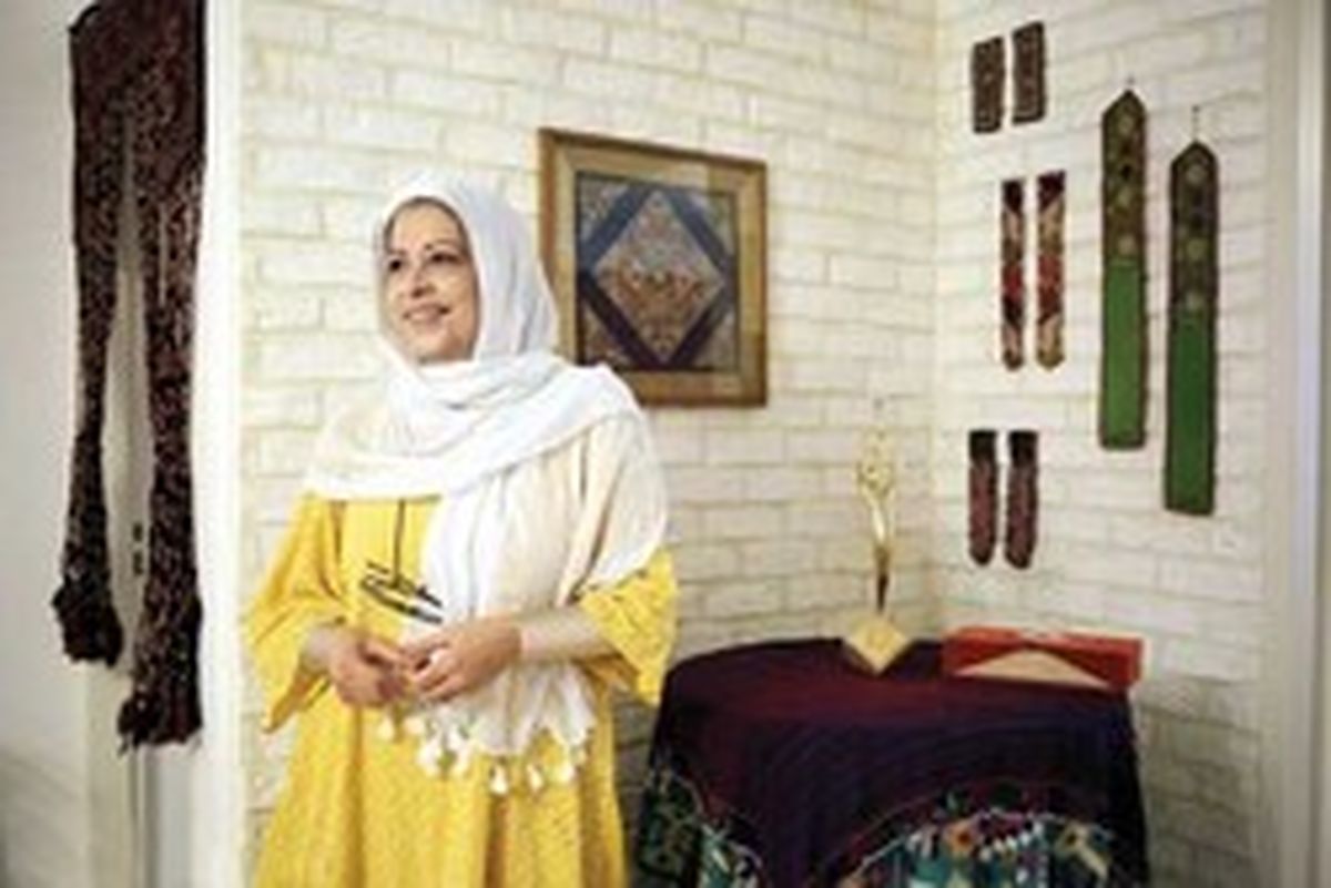 گوینده رادیو: آدم‌ها دوست دارند سرشان به سنگ بخورد