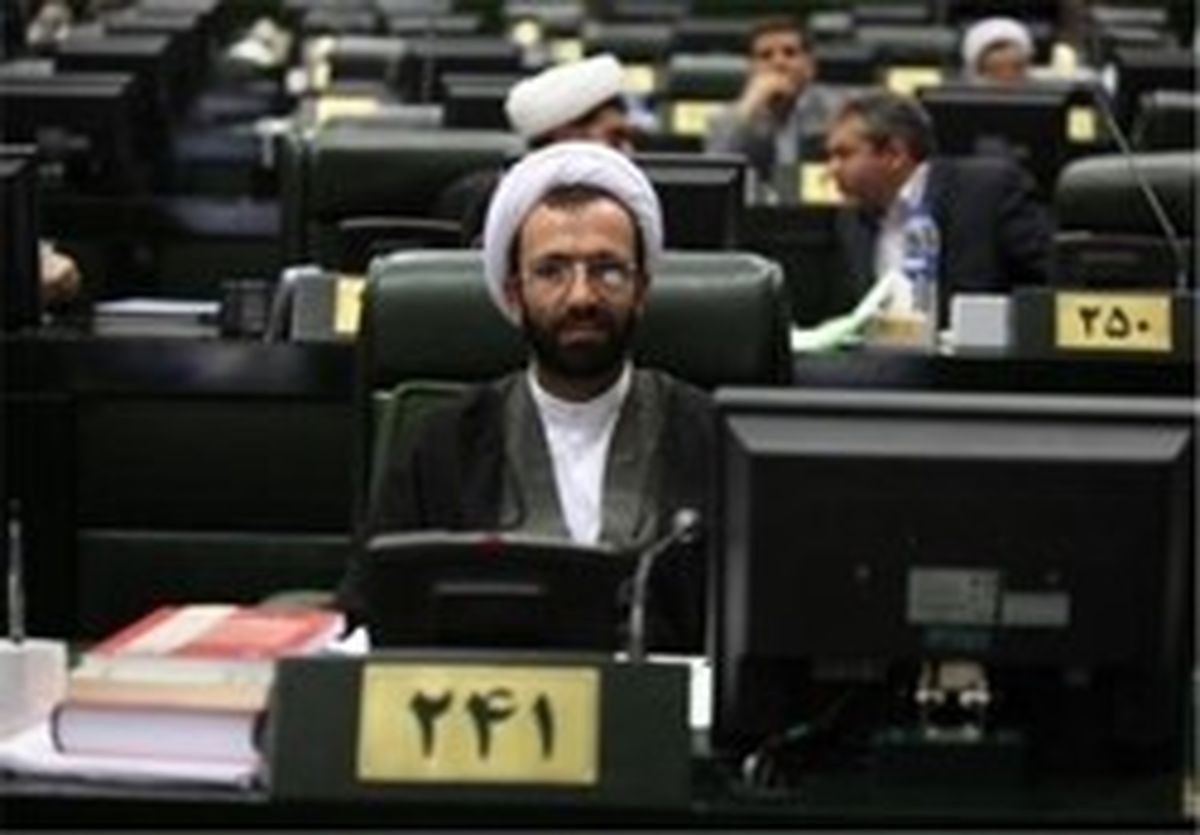 انتقاد یک نماینده: در حال حاضر ۶ نوع نرخ ارز داریم