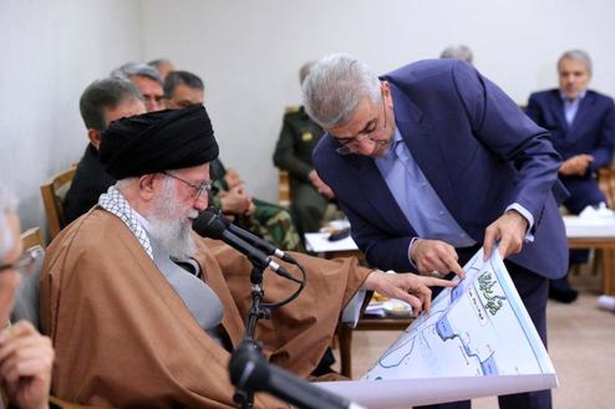 تصویری متفاوت از گفتگوی رهبر انقلاب با وزیر نیرو