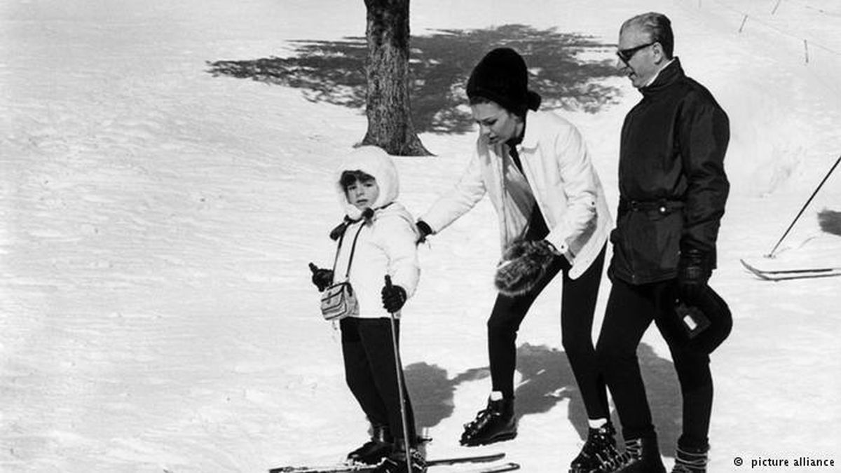 عکس: تعطیلات زمستانی شاه، فرح دیبا و لیلا پهلوی