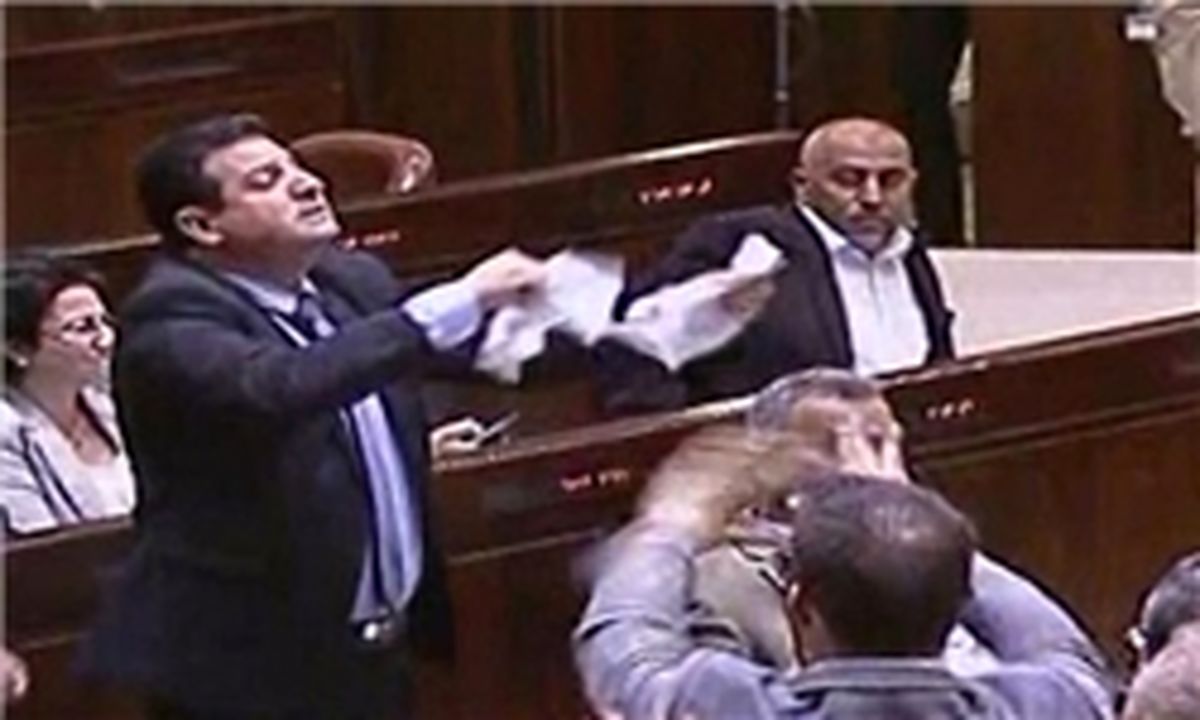 نماینده «کنست» لایحه منع پخش اذان را پاره کرد +عکس