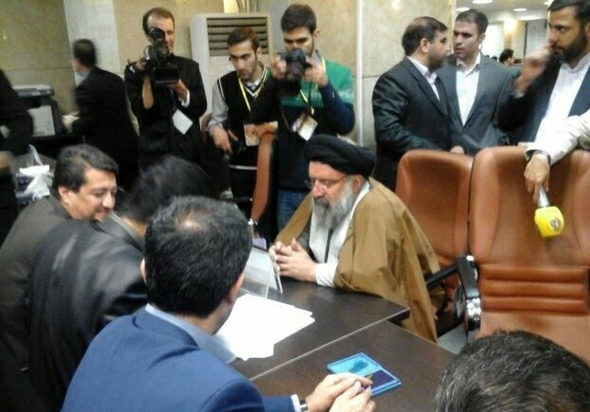 ثبت نام آیتالله خاتمی در انتخابات خبرگان+عکس