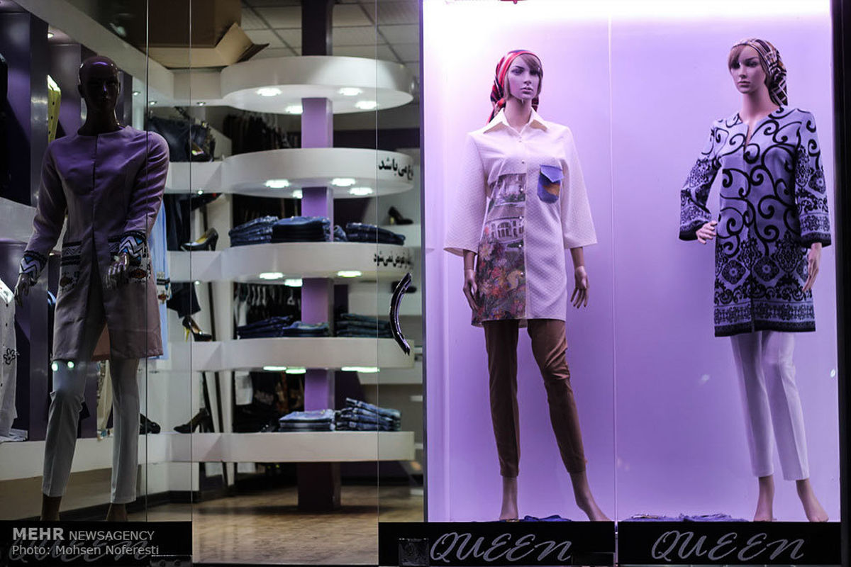 گزارش تصویری: بیحجابی در ویترین مغازهها