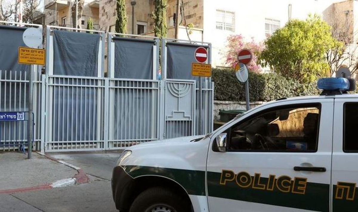 حبس ۱۴ ساله فرزند در قفس توسط والدین اسرائیلی! +عکس