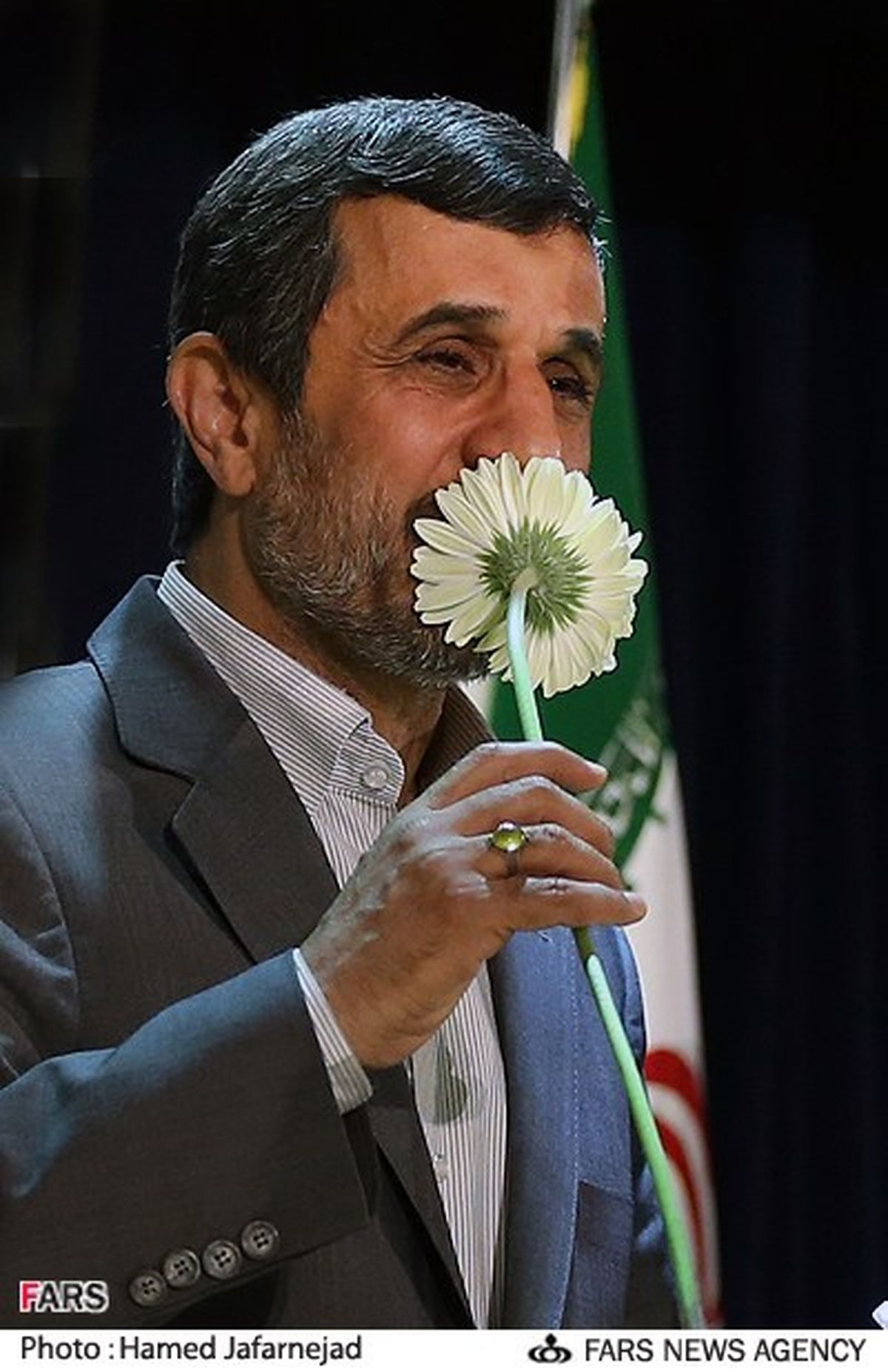 عکس/ احمدی نژاد احساساتی