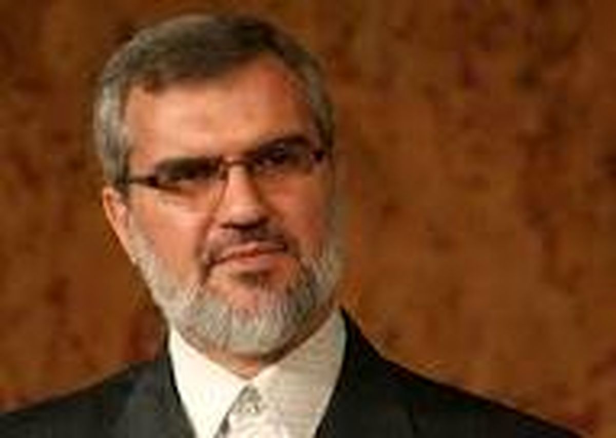 حضور غير قانوني رويانيان در پرسپوليس