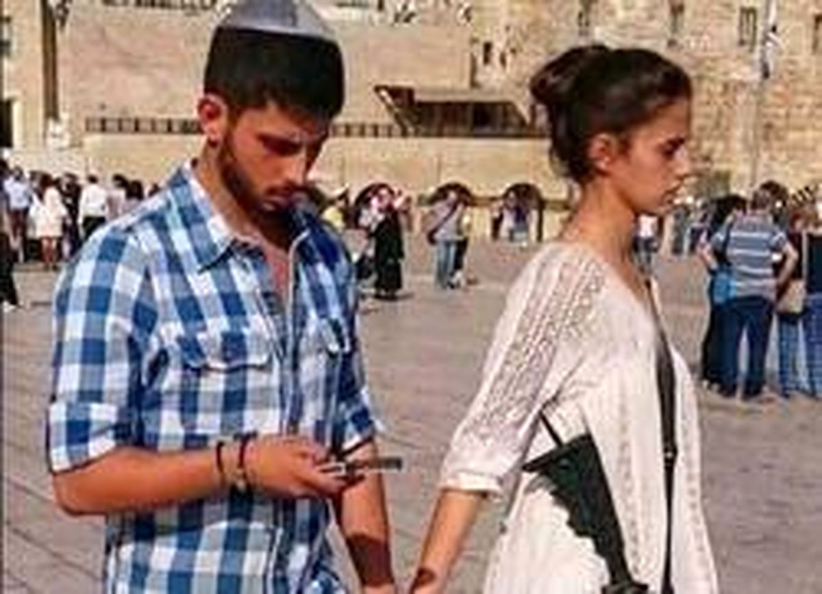 عکس: دختر اسرائیلی با مسلسل در مسجد الاقصی
