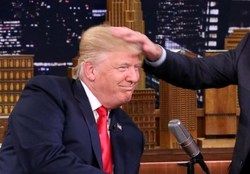 هزینه سلفی گرفتن با دونالد ترامپ چقدر تمام می‌شود؟ +عکس