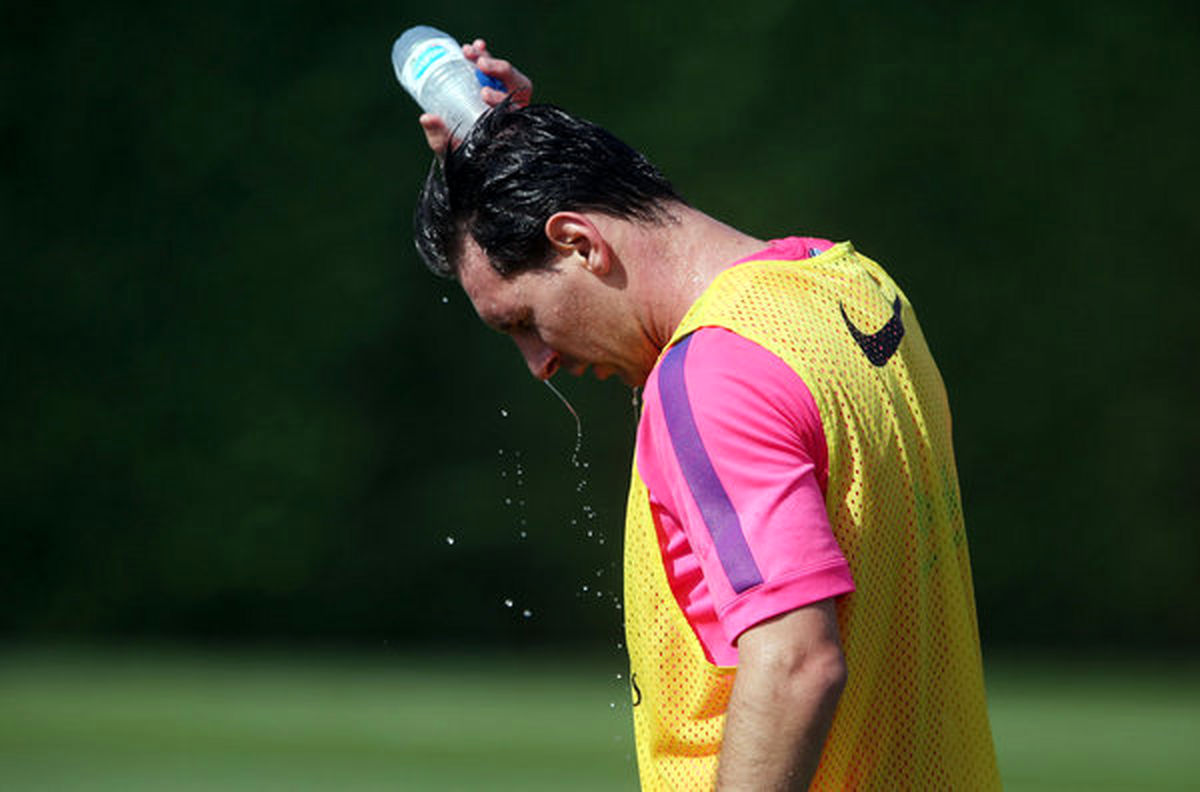 راهکار مسی برای فرار از گرما/عکس