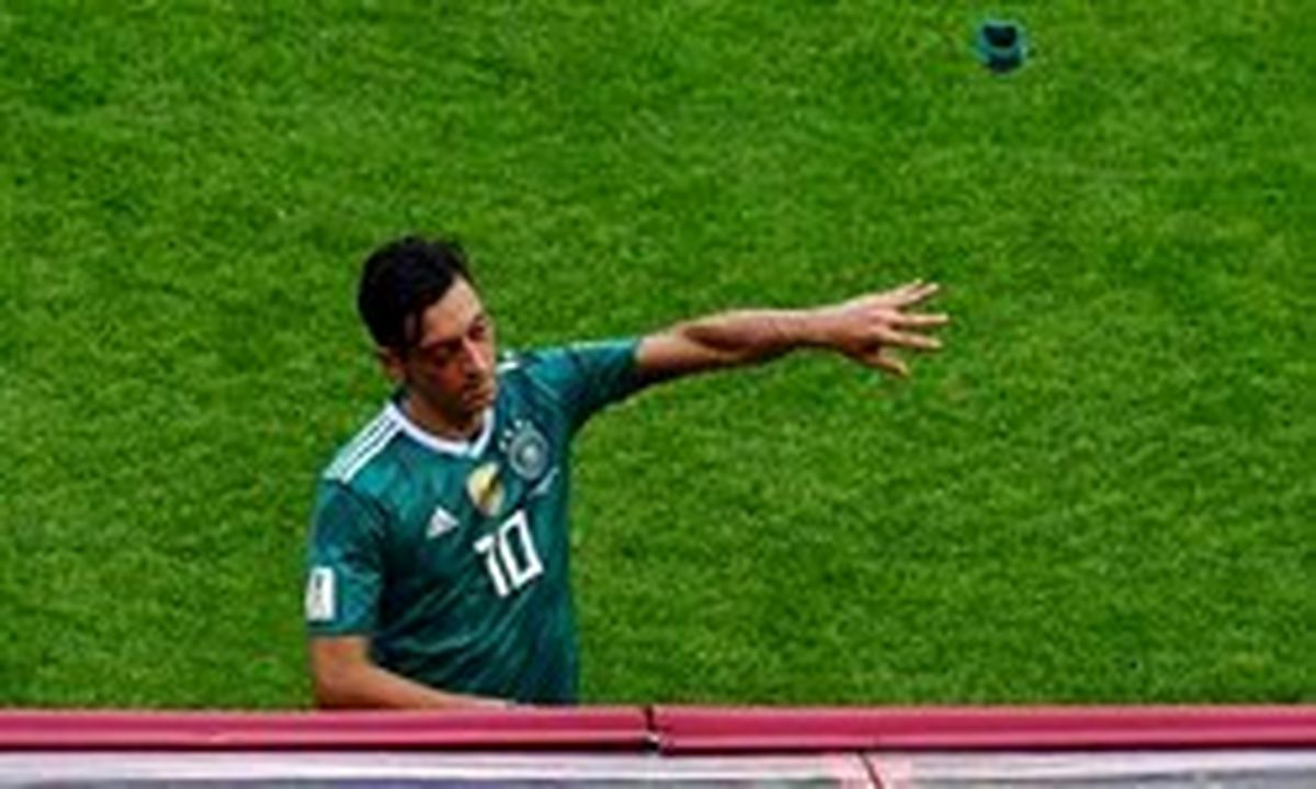 درگیری اوزیل با هواداران پس از حذف ناباورانه +عکس