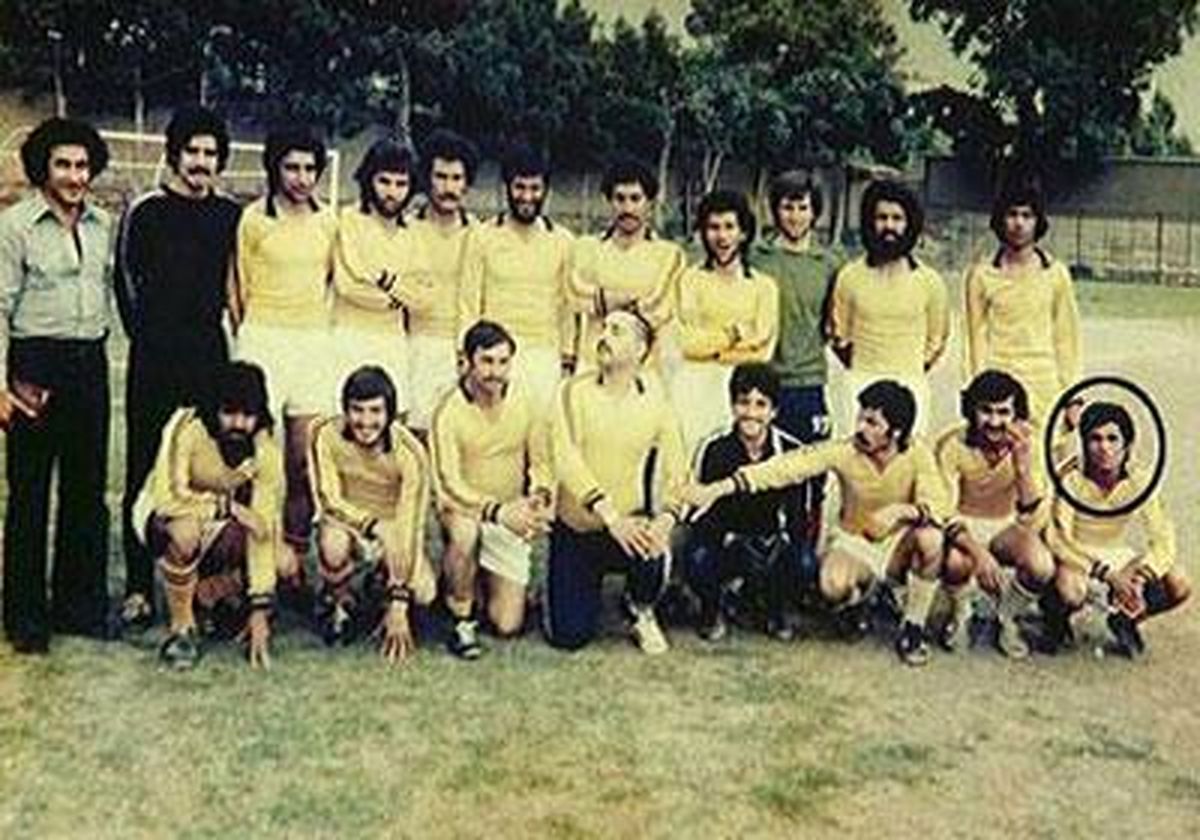 احمدی نژاد در تیم فوتبال دانشگاه/عکس