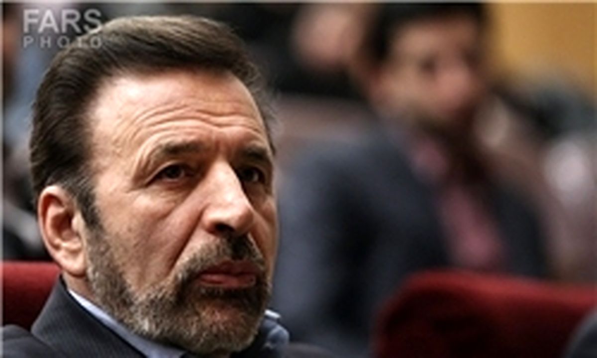 واکنش واعظی به حضور آذری جهرمی در بین کسبه