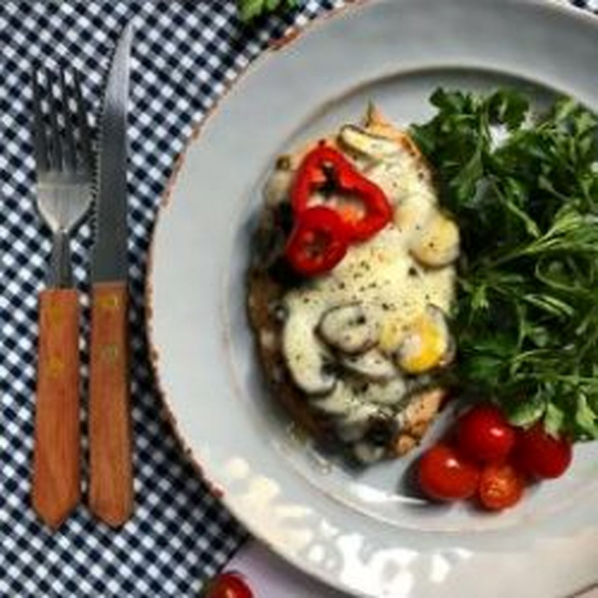 دستور پخت مرغ پنیری با قارچ