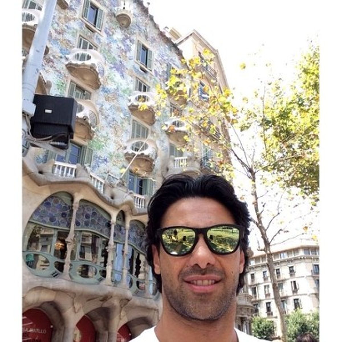 فرهاد مجیدی در هتل مجلل بارسلون/عکس