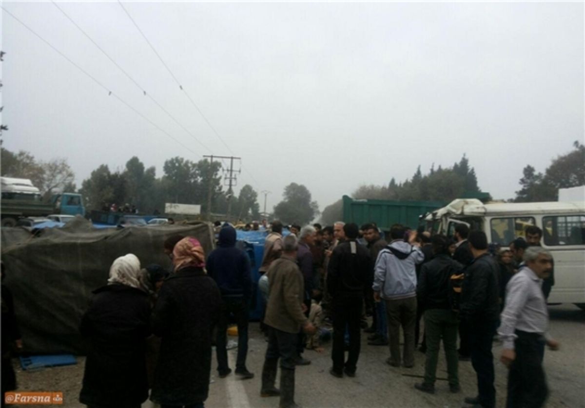 برخورد مینیبوس و نیسان در جاده گهرباران +تصاویر