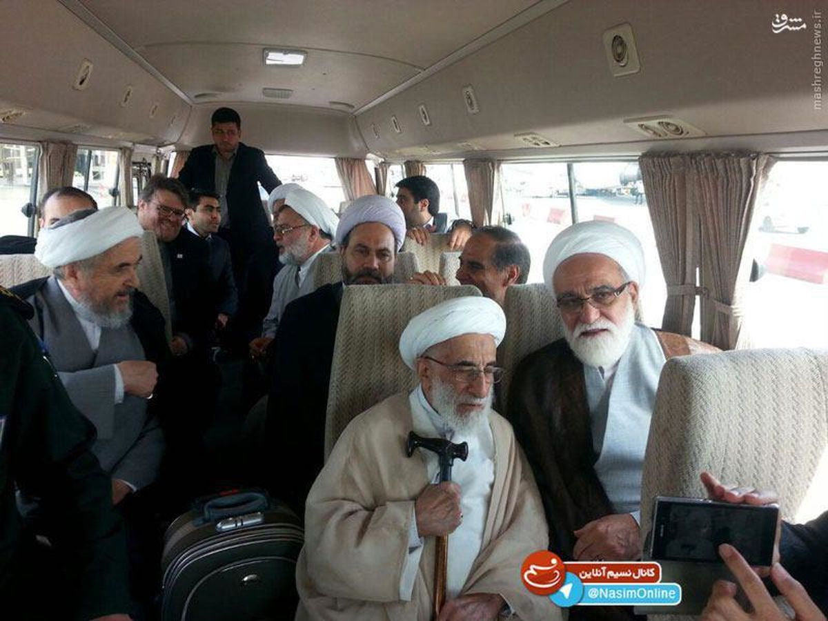 عکس: آیت‌الله جنتی سوار بر مینی بوس