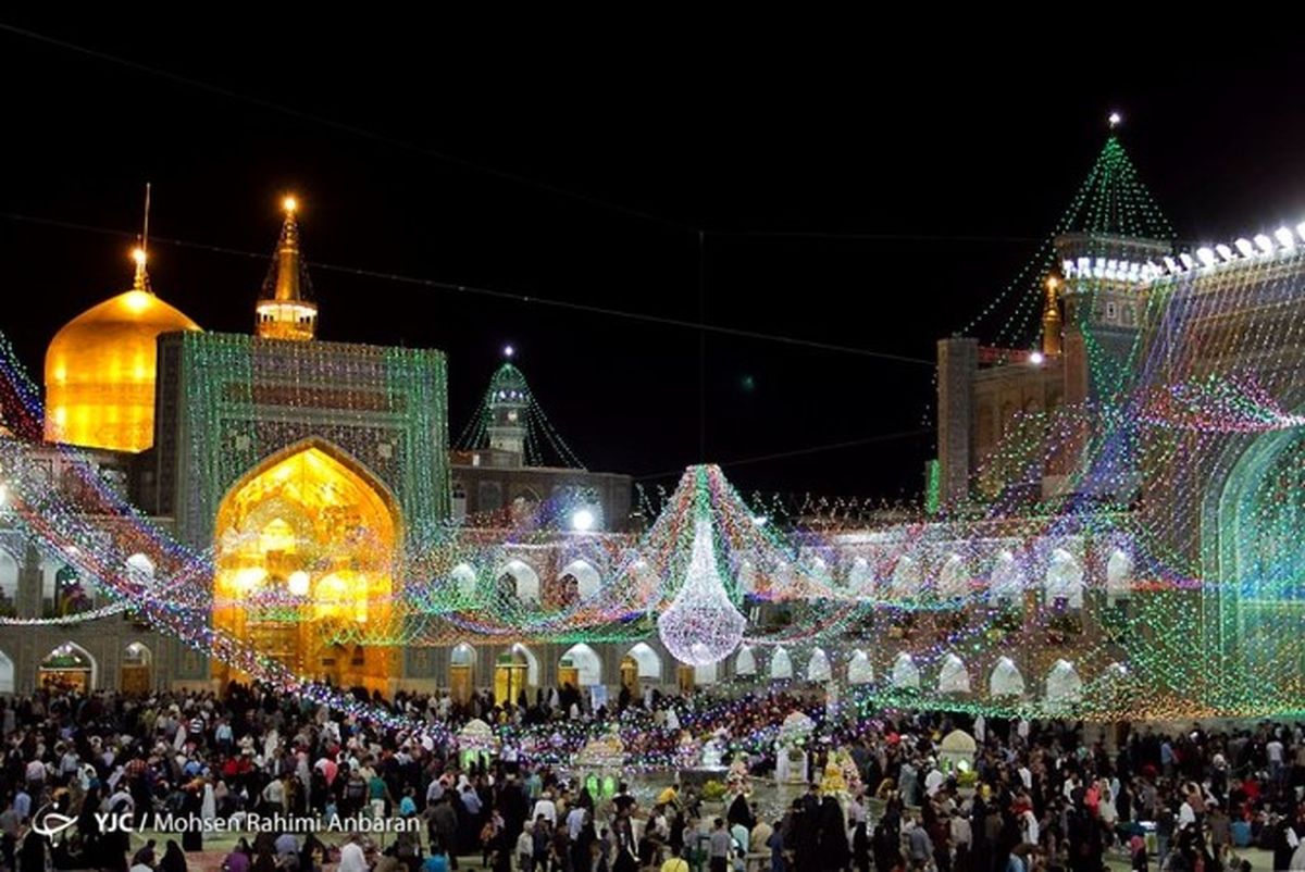 گزارش تصویری: آذین بندی و چراغانی حرم رضوی در شب میلاد