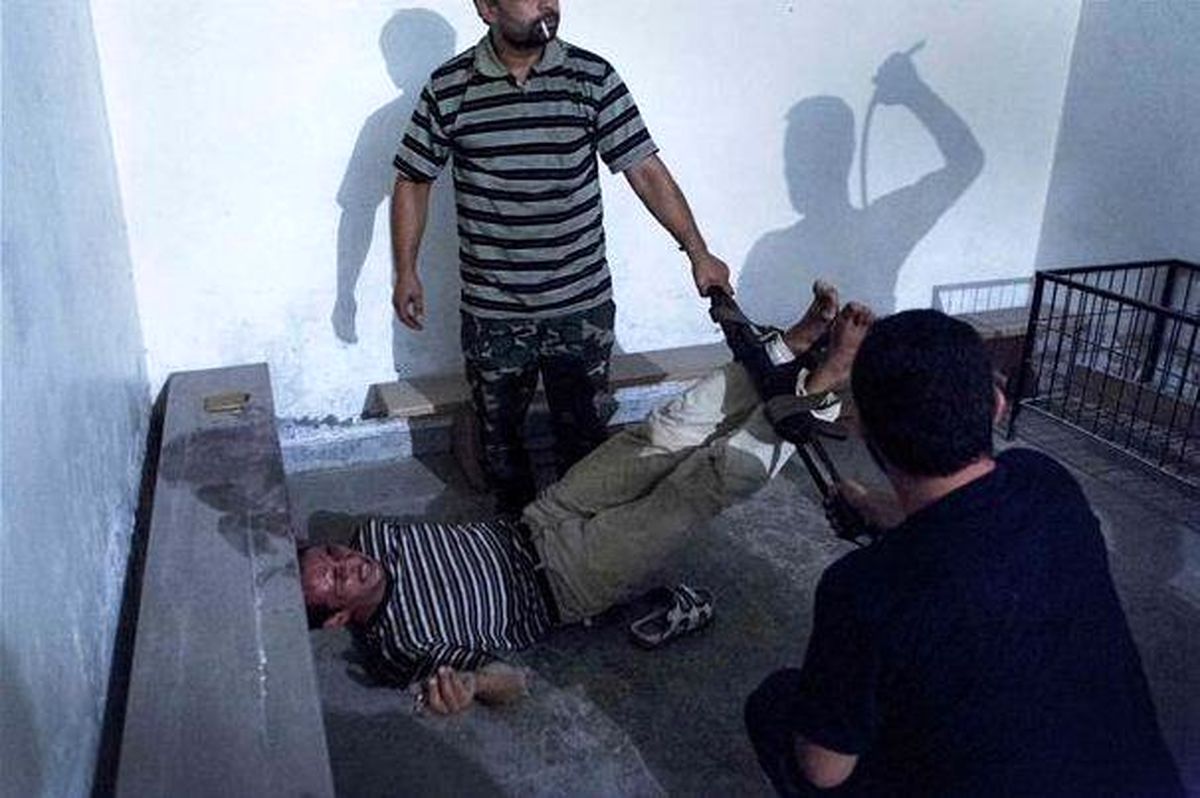 عکس/لحظه شکنجه توسط تروریستها