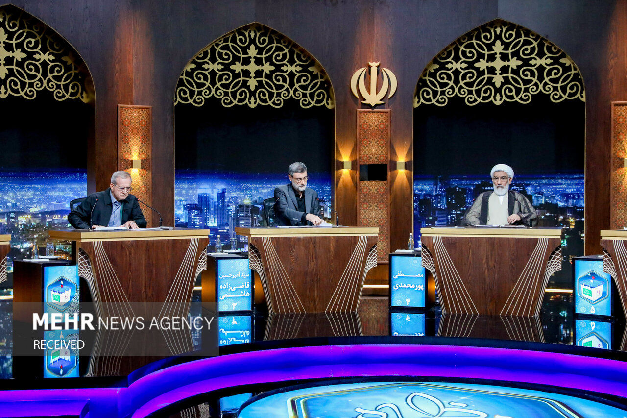 تشکر نامزدها از مهدی خسروی مجری مناظره‌های تلویزیونی