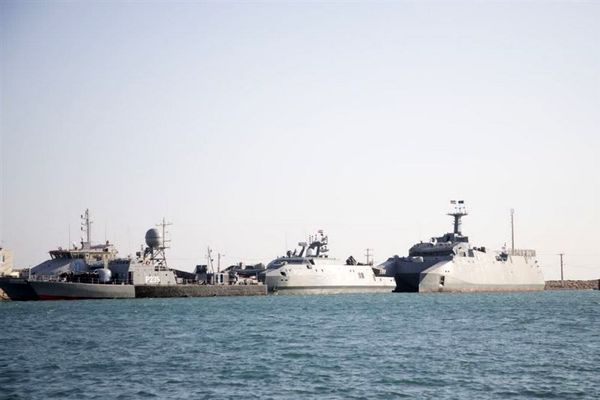 نیروی دریایی سپاه نفتکش متخلف را توقیف کرد