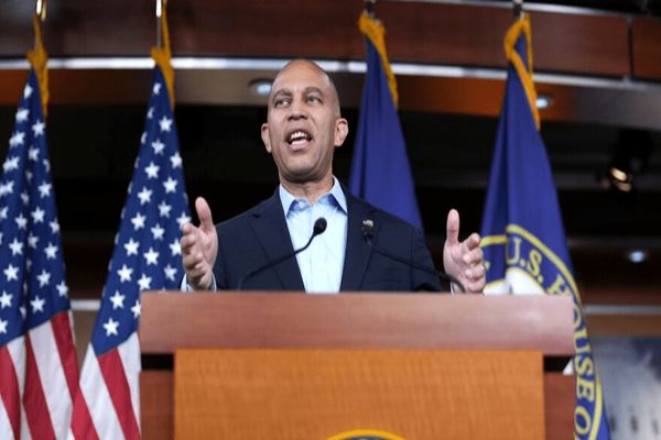 هشدار رهبر دموکرات‌ها درباره جنگ آمریکا با ایران/ ترامپ دروغگوست!