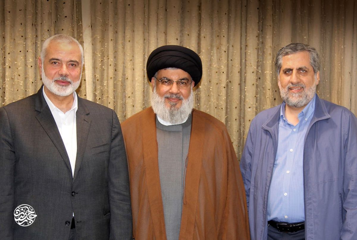 تصویری از حاج رمضان در کنار شهید سیدحسن نصرالله و شهید اسماعیل هنیه