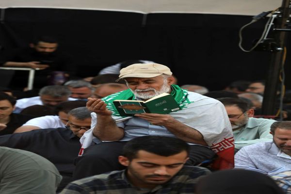 تصاویر: مراسم دعای عرفه در میدان انقلاب