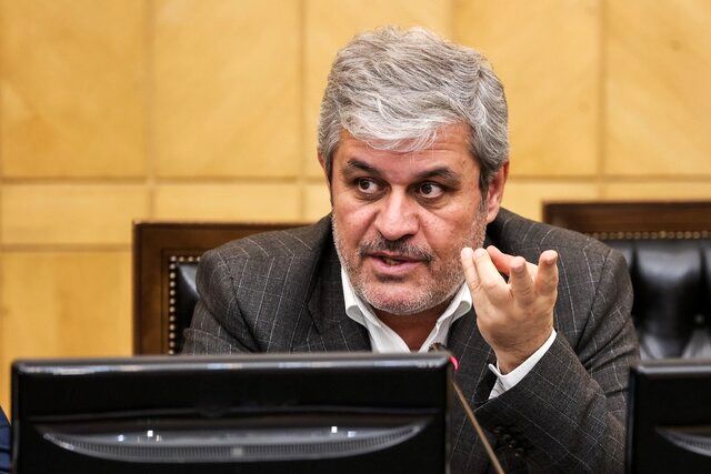 تاج‌گردون: استیضاح وزیر باعث بی‌ثباتی بازار می‌شود