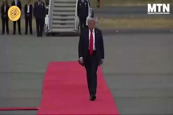مدل عجیب راه رفتن ترامپ سوژه فضای مجازی شد + فیلم