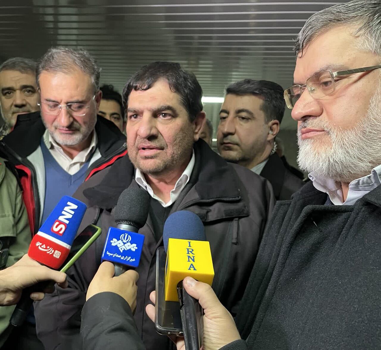 گفت‌وگوی مستقیم زلزله‌زدگان با معاون اول رئیس‌جمهور