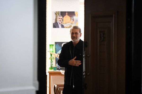 دیدار لاریجانی با خانواده شهیدان حاجی‌زاده و باقری