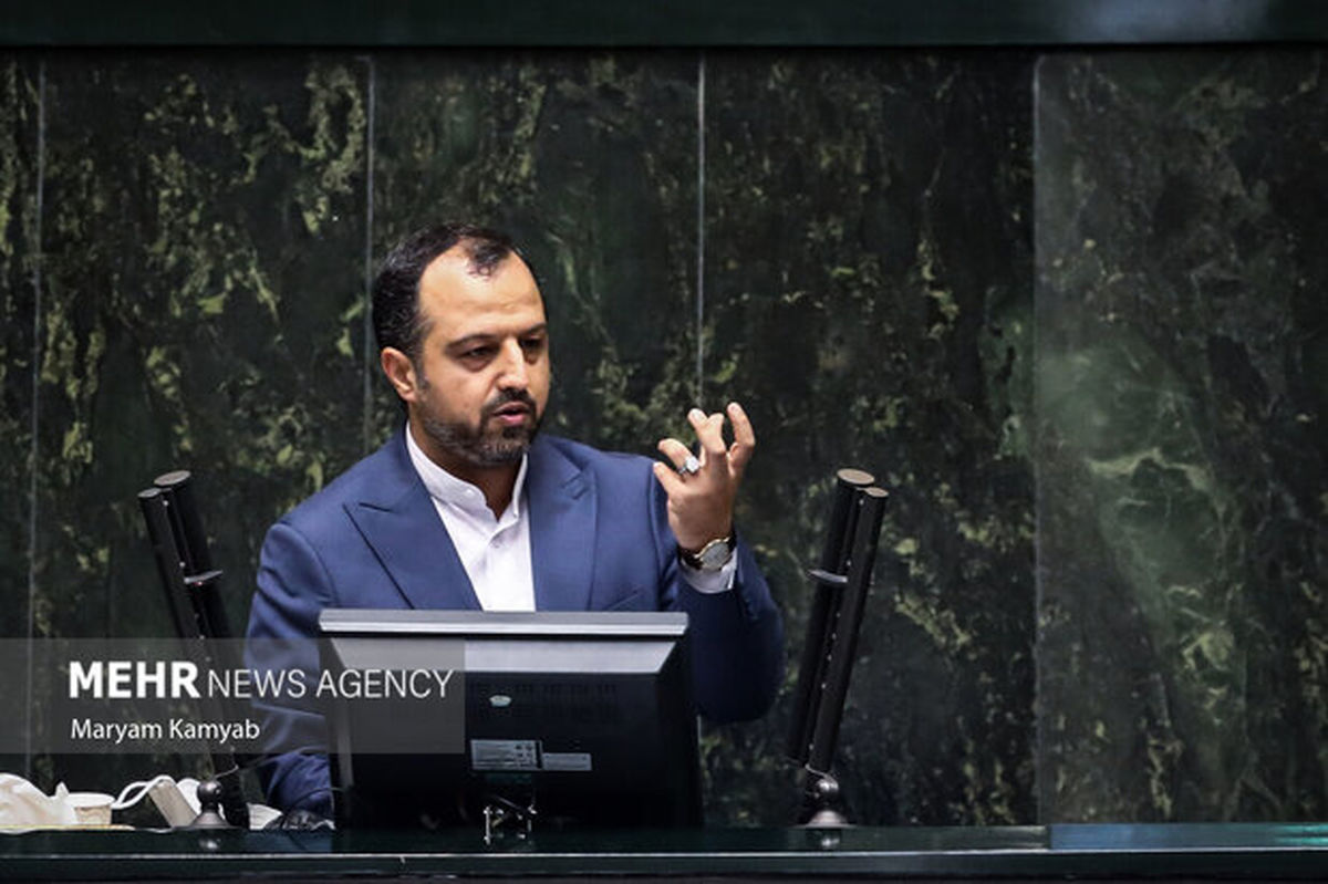خاندوزی: رفتن به سمت بیمه گری هوشمند برای تحول این صنعت است