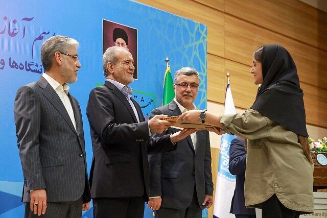 تقدیر از رتبه‌های برتر کنکور با حضور رئیس جمهور