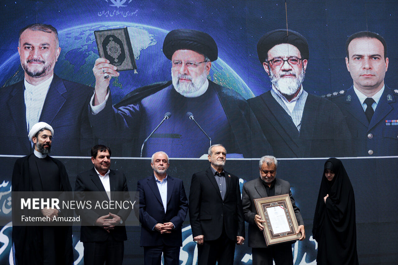 حضور رئیس جمهور در مراسم پاسداشت شهدای خدمت 