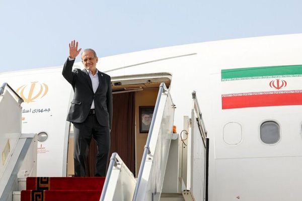 دیدار پزشکیان با زرداری در کاخ ریاست جمهوری پاکستان 