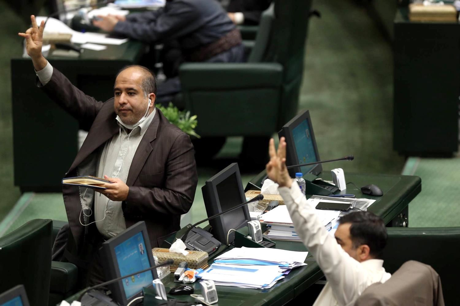 تصاویر: صحن علنی نوبت ظهر شنبه ۱۴ اسفند مجلس