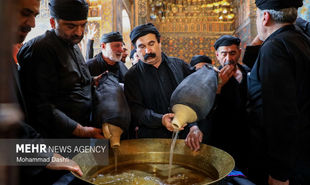 تصاویر: آیین سنتی طشت‌گذاری در بقعه شیخ صفی‌الدین اردبیلی