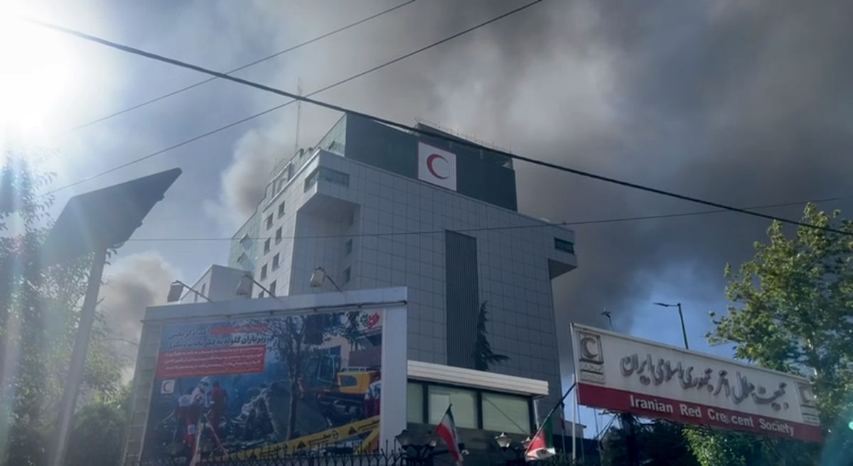 دقایقی قبل؛ حمله رژیم صهیونیستى به نزدیکى ساختمان صلح هلال احمر +عکس