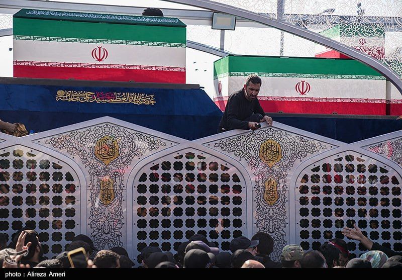 فیلم: گلباران پیکر مطهر امام  شهید در خیابان آزادی تهران