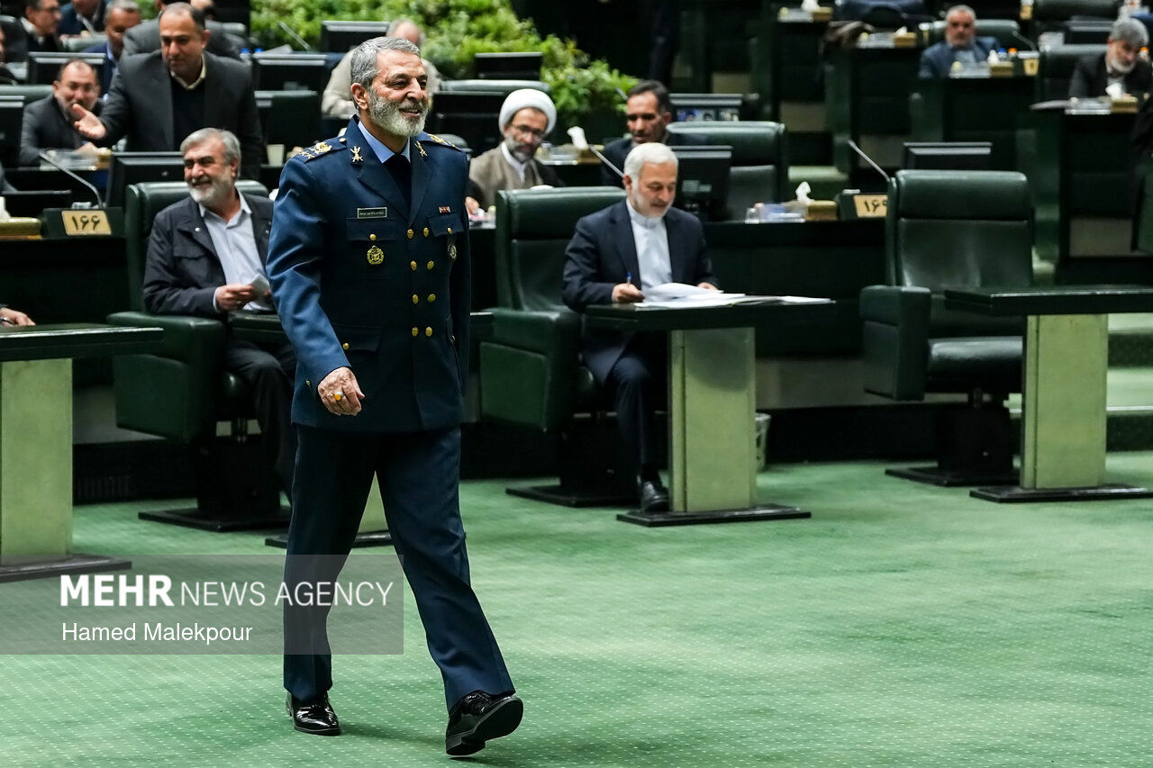 تصاویر: جلسه غیرعلنی مجلس با حضور سردار موسوی و عراقچی